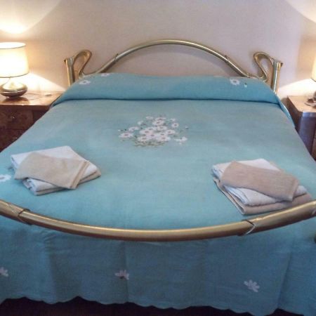 לינה וארוחת בוקר פיאצולה סול ברנטה Casa Emanuela מראה חיצוני תמונה