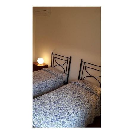 לינה וארוחת בוקר פיאצולה סול ברנטה Casa Emanuela מראה חיצוני תמונה