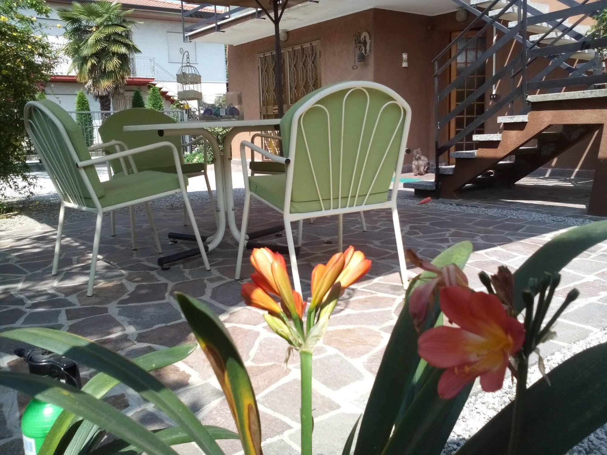 לינה וארוחת בוקר פיאצולה סול ברנטה Casa Emanuela מראה חיצוני תמונה