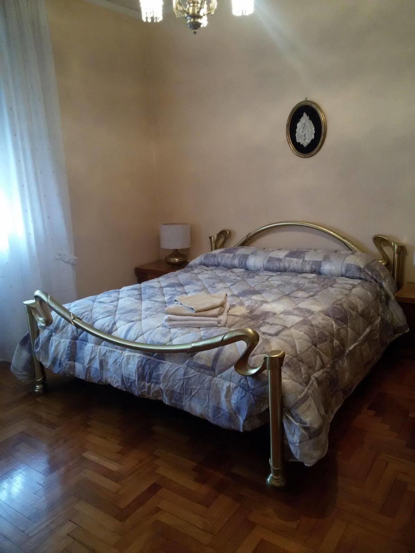 לינה וארוחת בוקר פיאצולה סול ברנטה Casa Emanuela מראה חיצוני תמונה