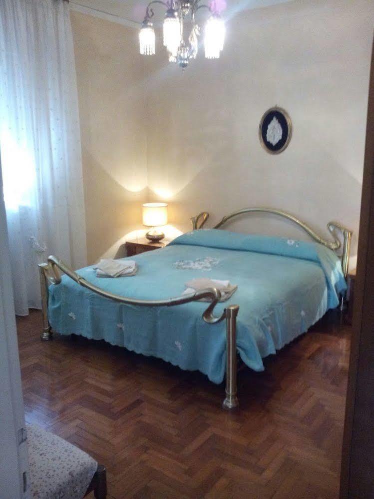 לינה וארוחת בוקר פיאצולה סול ברנטה Casa Emanuela מראה חיצוני תמונה