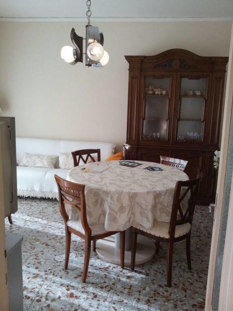 לינה וארוחת בוקר פיאצולה סול ברנטה Casa Emanuela מראה חיצוני תמונה