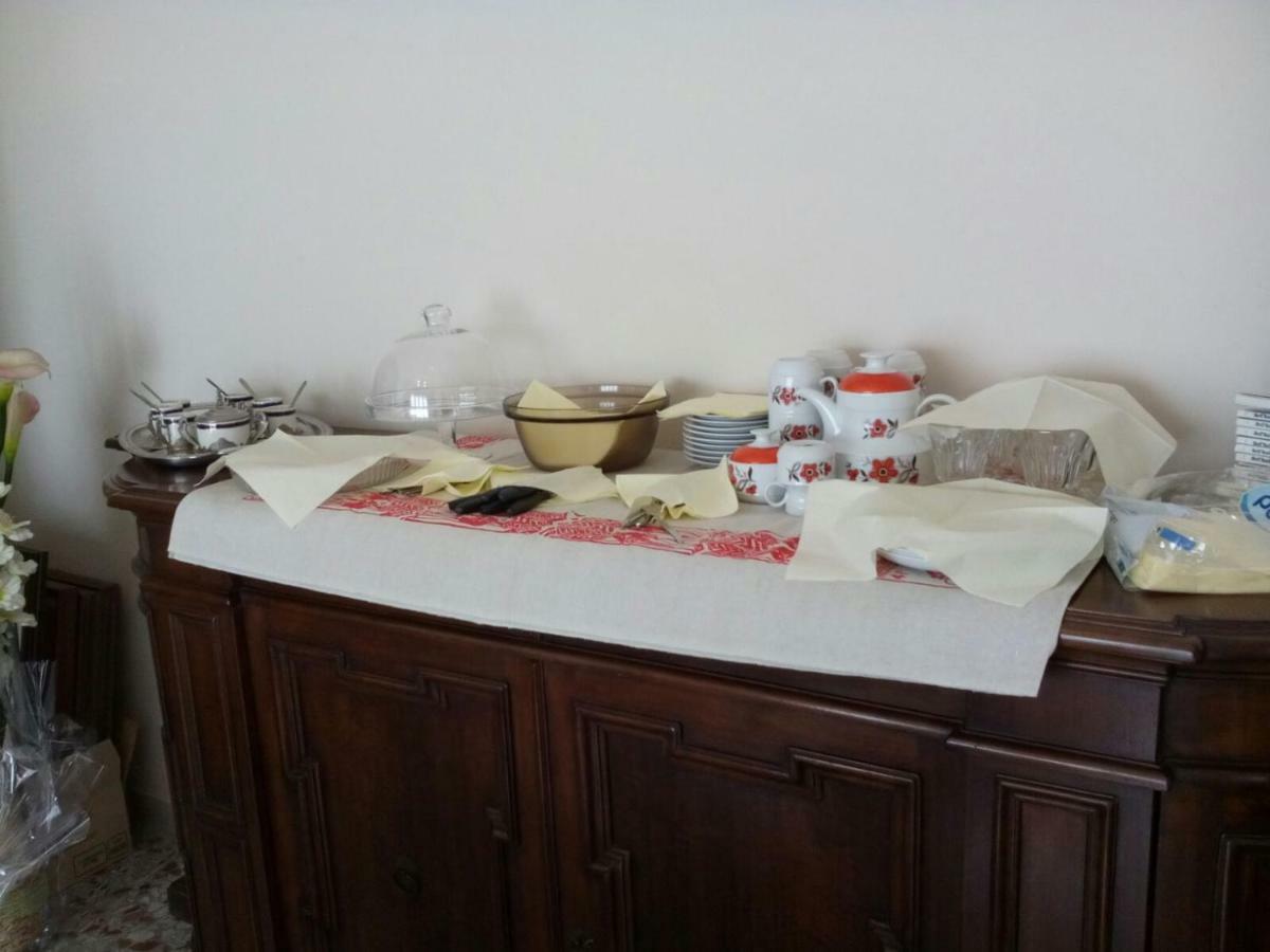 לינה וארוחת בוקר פיאצולה סול ברנטה Casa Emanuela מראה חיצוני תמונה
