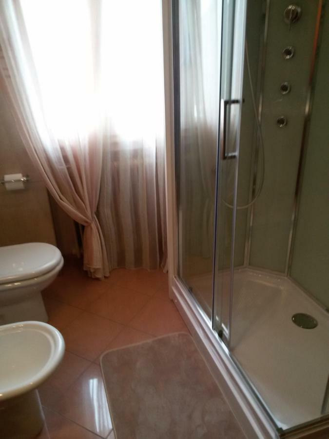 לינה וארוחת בוקר פיאצולה סול ברנטה Casa Emanuela מראה חיצוני תמונה